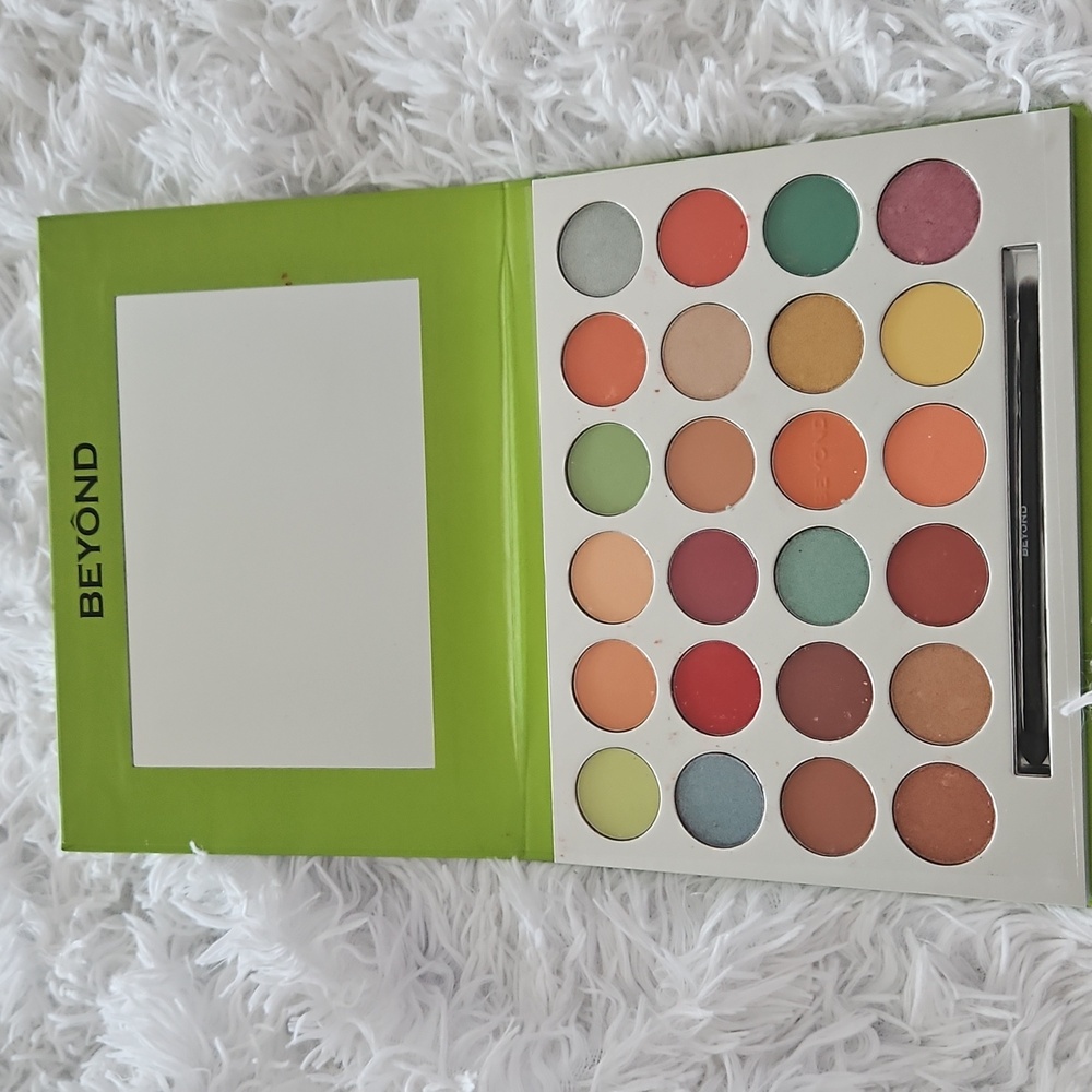 NEW BEYOND "24G" PASTEL EYESHADOW COSMETIC MAKEUP PALETTE